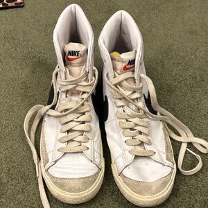 Nike Women's Blazer Mid 77 Shoes Size 8